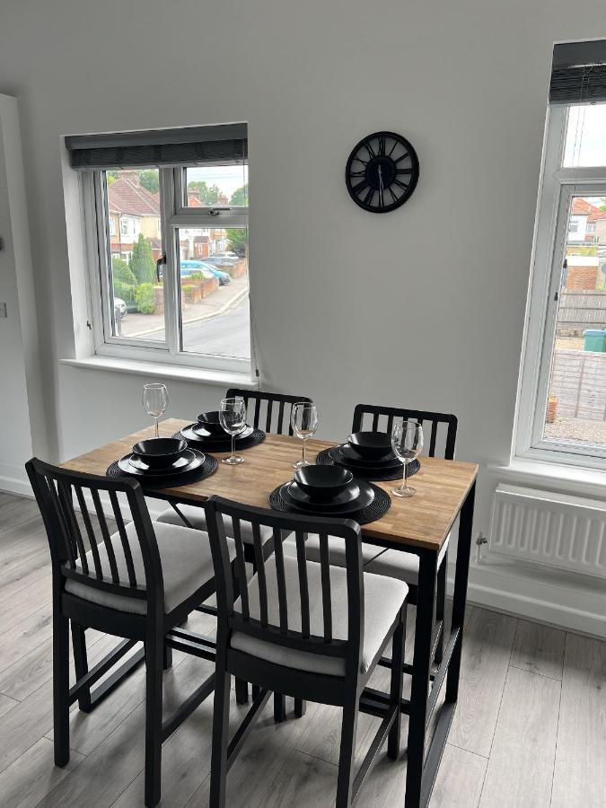 Warner Brothers Apartment Watford  Buitenkant foto