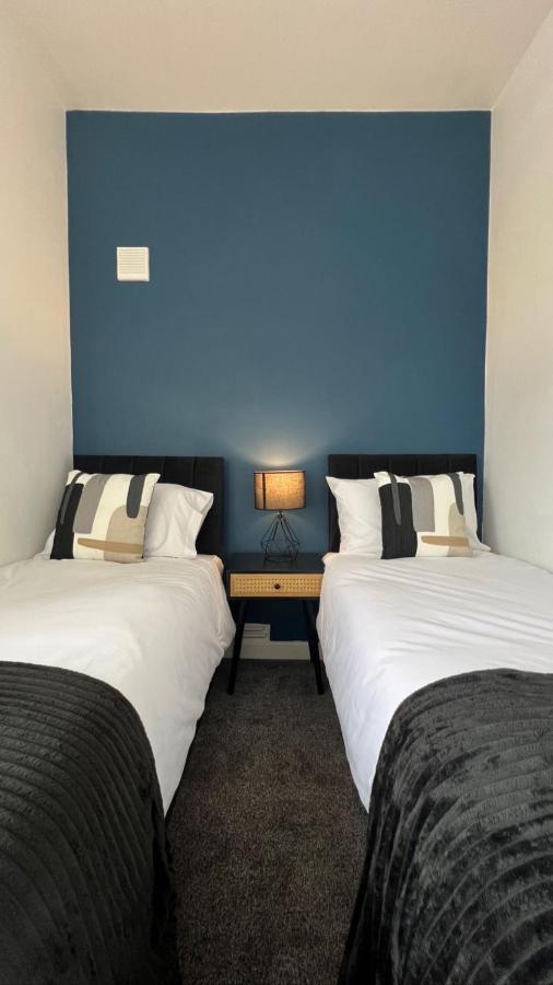 Warner Brothers Apartment Watford  Buitenkant foto