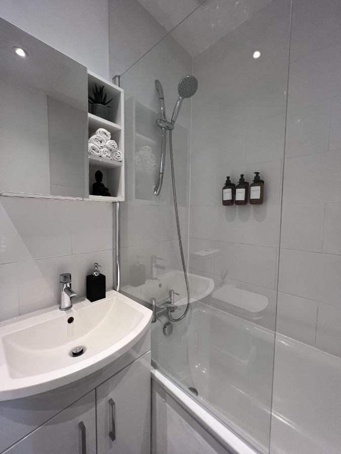 Warner Brothers Apartment Watford  Buitenkant foto